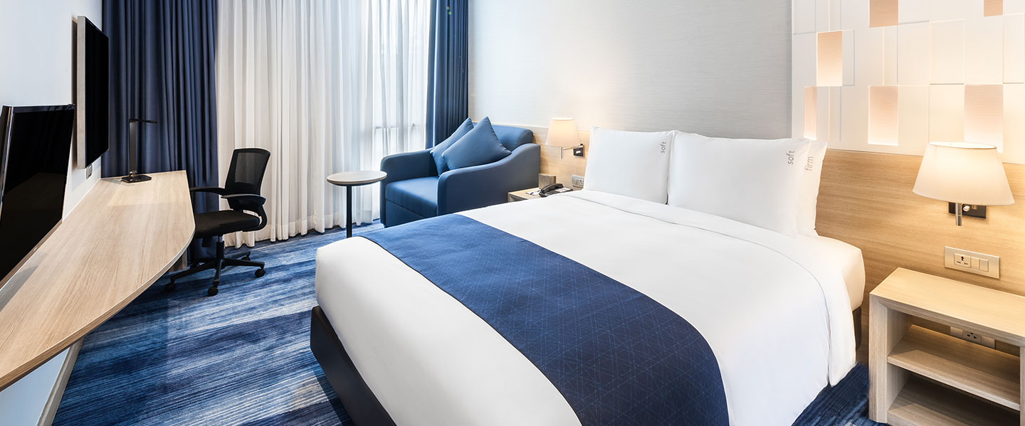 Accommodation Holiday Inn Express Bangkok Soi Soonvijai
